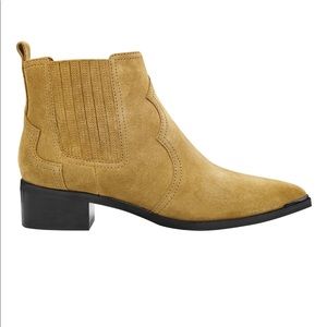 Marc Fisher Yohani western boots